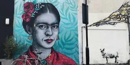 Porträt von Frieda Kahlo auf einer Hauswand in London